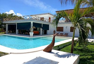 4 Bed Villa with En Suite in Watamu - 3