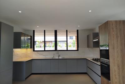 4 Bed Villa with En Suite in Loresho - 2