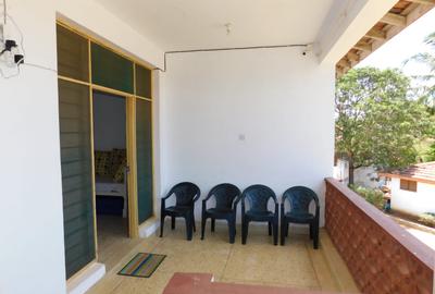 Serviced 2 Bed Apartment with Parking in Malindi