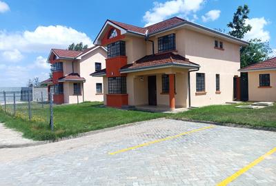 3 Bed House with En Suite at Acacia