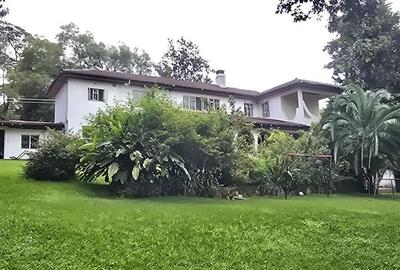 5 Bed House with En Suite at Lavington Green