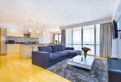 Serviced 2 Bed Apartment with En Suite at Brookside Drive - 2