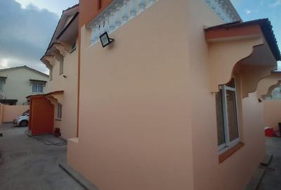 3 Bed House with En Suite at Bombululu