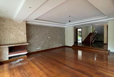 5 Bed Villa with En Suite in Lavington - 4