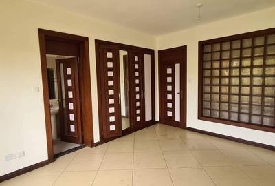 3 Bed Apartment with En Suite at Moyne Drive Nyali