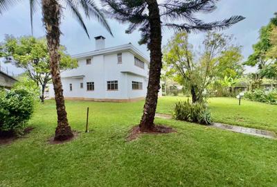 5 Bed House with En Suite in Runda
