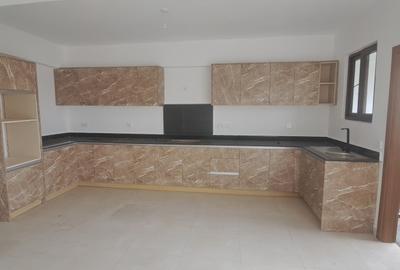 2 Bed Apartment with En Suite at Rhapta Road