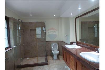 4 Bed Townhouse with En Suite in Westlands Area