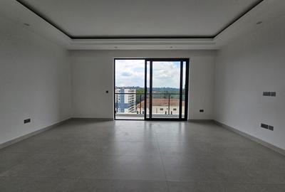 3 Bed Apartment with En Suite in Brookside - 2
