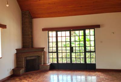 5 Bed House with En Suite in Lavington - 3