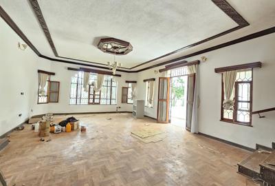 5 Bed House with En Suite in Runda - 2