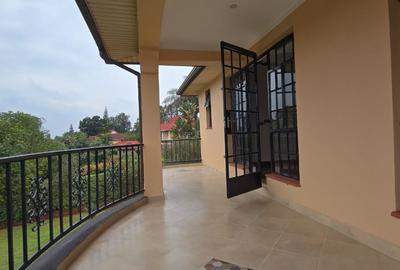 5 Bed House with En Suite in Runda