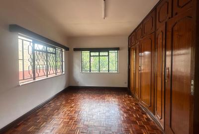 5 Bed Villa with En Suite in Lavington - 3