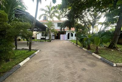 4 Bed Villa with En Suite in Nyali Area - 2