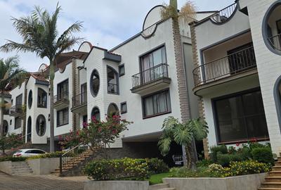 5 Bed Townhouse with En Suite at Grovelia Grove - 2