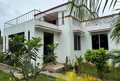 3 Bed Villa with En Suite at Mtwapa Donya