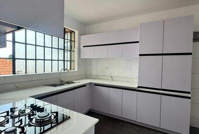 4 Bed Apartment with En Suite in Kileleshwa