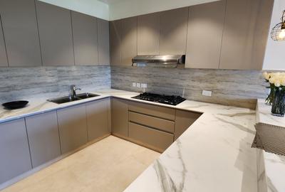 1 Bed Apartment with Swimming Pool in Riverside - 2