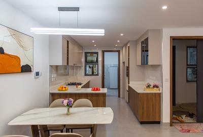 Serviced 2 Bed Apartment with En Suite at Westland