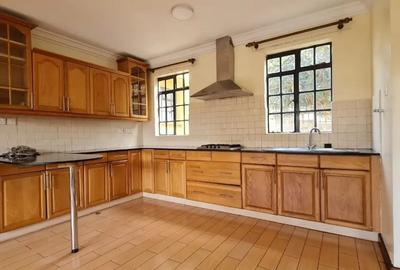 3 Bed Townhouse with En Suite in Lavington