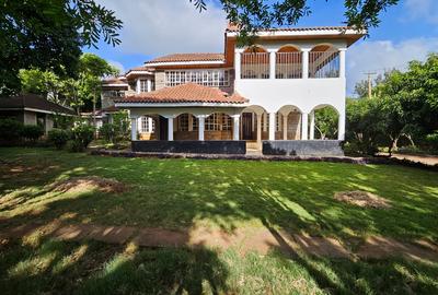 4 Bed House with En Suite at Old Runda