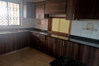 3 Bed Apartment with En Suite in Lavington - 4