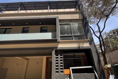 4 Bed Villa with En Suite at Westlands - 2