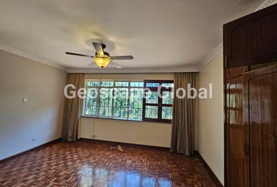 5 Bed House with En Suite in Runda - 3