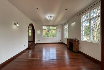 5 Bed Townhouse with En Suite in Rosslyn - 2