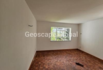 5 Bed House with En Suite in Runda - 3