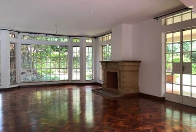 5 Bed House with En Suite in Rosslyn - 3