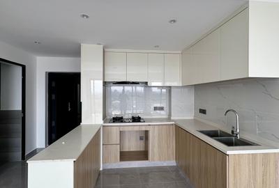 2 Bed Apartment with En Suite in Lavington