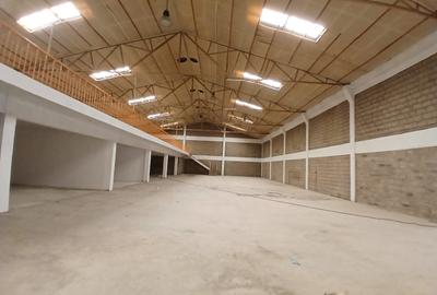24,750 ft² Warehouse with Parking in Industrial Area - 2