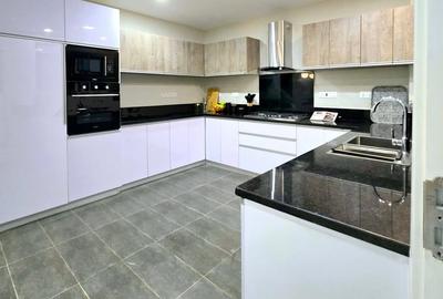 4 Bed Apartment with En Suite in Kileleshwa