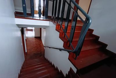 4 Bed House with En Suite in Lavington