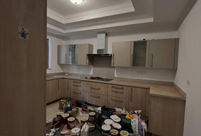 5 Bed Townhouse with En Suite in Lavington - 2