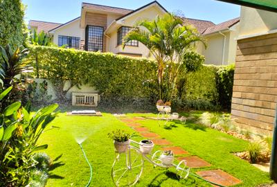 4 Bed Townhouse with En Suite in Kitisuru