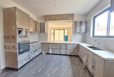 5 Bed Townhouse with En Suite at Lavington Green - 3