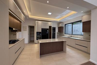 5 Bed Townhouse with En Suite at Mzima Springs - 2