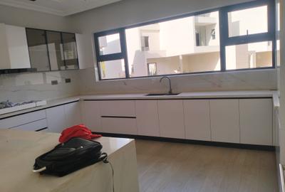 5 Bed Townhouse with En Suite in Lavington - 3