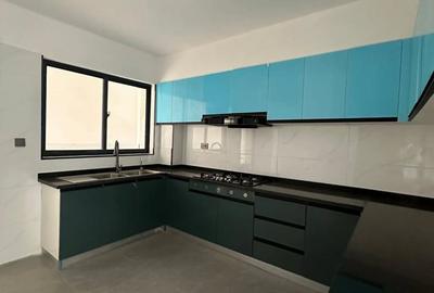 5 Bed Apartment with En Suite at Valley Arcade - 4