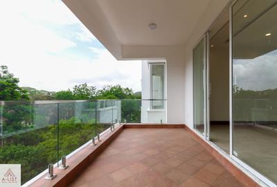 3 Bed Apartment with En Suite at City Park Drive