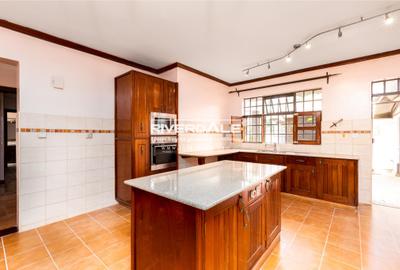 4 Bed Townhouse with En Suite in Westlands Area - 4