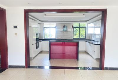 5 Bed Townhouse with En Suite in Lavington