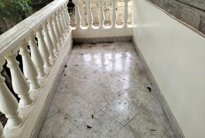 5 Bed Townhouse with En Suite in Lavington - 3