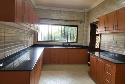 4 Bed Apartment with En Suite at Brookside Drive - 3