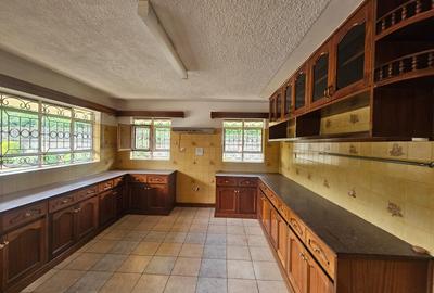 5 Bed House with En Suite in Nyari - 3