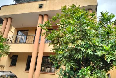 5 Bed Townhouse with En Suite in Westlands Area