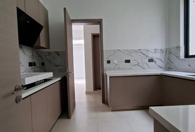 5 Bed Villa with En Suite at Lavington - 3