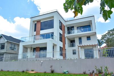 5 Bed Townhouse with En Suite in Tatu City